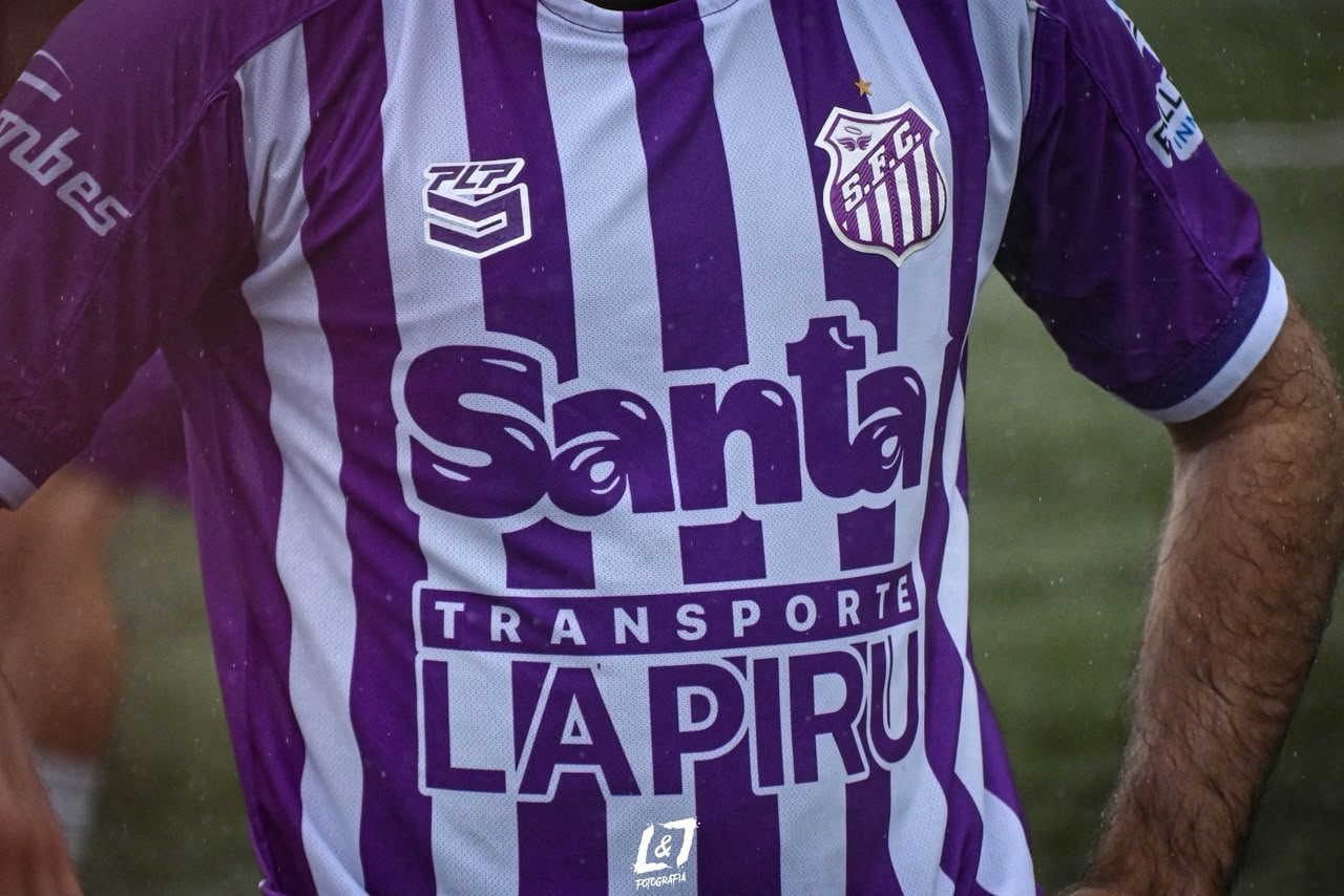 Camiseta de Santo FC con el nombre de Transporte Lapiru